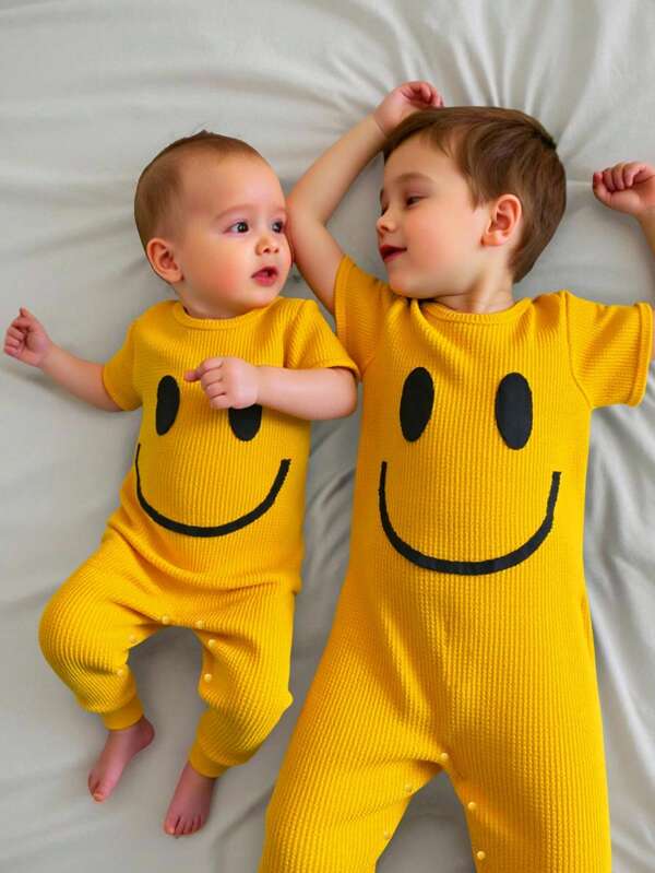SHEIN Newborn Baby Boy Unisex Comfortable Casual Cute 3D Embroidered Face Pattern Yellow Short Sleeve Jumpsuit, Suitable For Indoor, Outdoor, Daily, Sports, Play, Party, Photo Shoot, Holiday, Spring/Summer