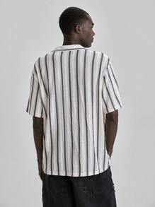 Ontre 2025 Herren gestreiftes Muster-Knopfhemd mit Kurzarm für den Lässig-Bereich, passend für den Unabhängigkeitstag, St. Johns Tag, Abschluss, Alltagstragen, niedliche Sommertops, T-Shirts, Herren Urlaub, Strandresort Bekleidung