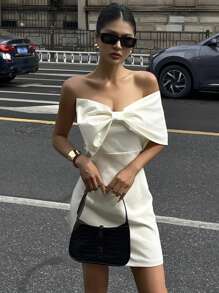 DAZY 鸡尾酒会婚礼设计斜领蝴蝶结扭结前襟修身不对称领口女式连衣裙夏季舞会礼服优雅派对女式连衣裙，迷你连衣裙Y2k返校节礼服露肩上衣性感连衣裙嘉年华 - 白色 - 查看 1