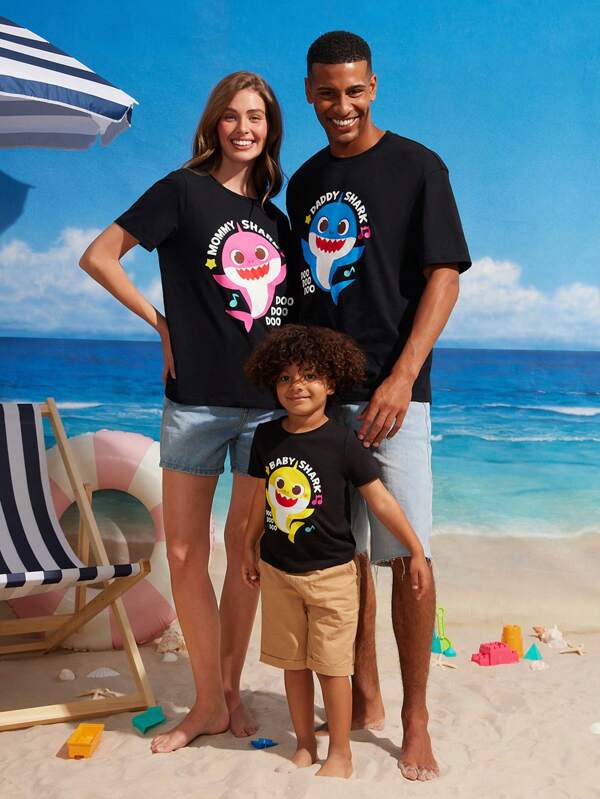 BABY SHARK X SHEIN Women's Casual Summer Black Cartoon Pink Mommy Shark Pattern Loose T-Shirt, Family Wear