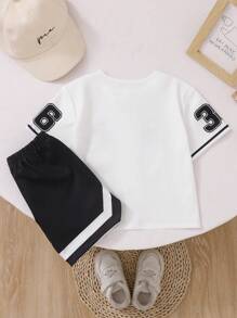 SHEIN Conjunto de chaqueta con capucha tipo deportivo, camiseta estilo jersey de fútbol o baloncesto, y pantalones cortos para bebé niño y niño pequeño de 0 a 3 años, atuendo deportivo para bebé de primavera y verano