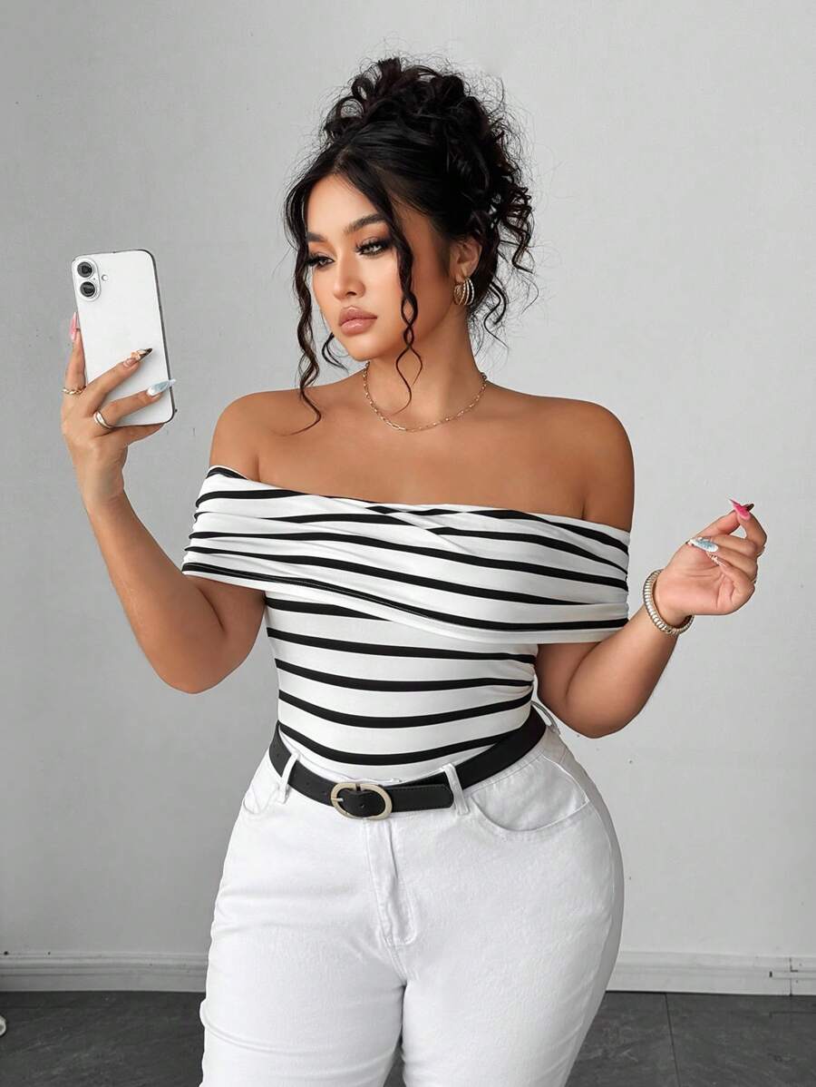 Elenzga Body de mujer talla grande con hombros descubiertos y plisado a rayas - Blanco y Negro - Ver 1