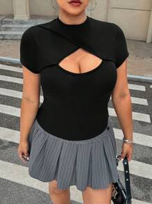 SHEIN EZwear Plus Size Solid Color Cut Out Front Corset Black Tee - Black - View 4