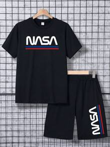 SHEIN Vacaura 2 件套青少年男孩休闲运动篮球图案圆领黑色短袖 T 恤和短裤，夏季时尚服装 - 黑色 - 查看 2