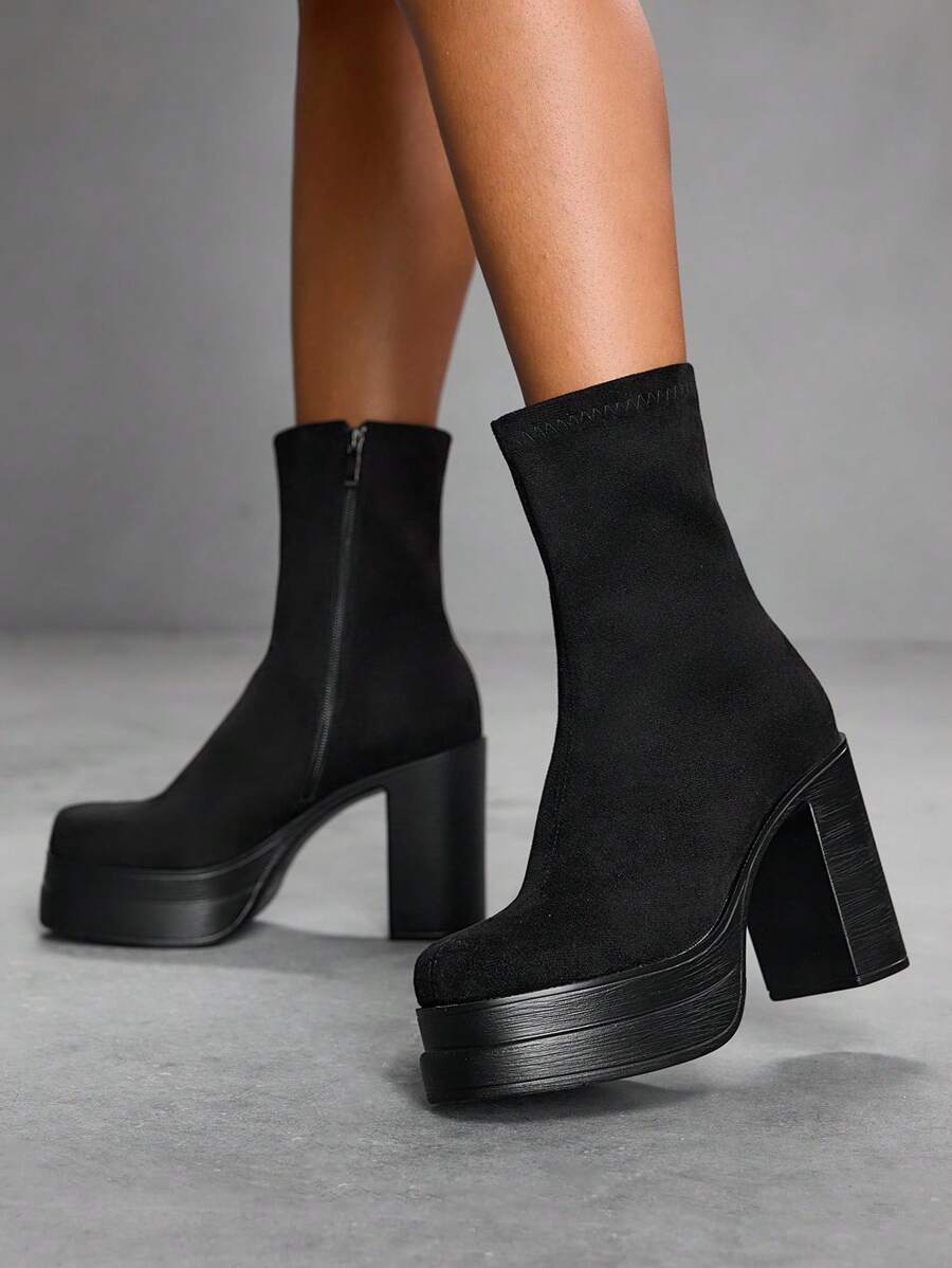 SHEIN X Lucía Bellido CUCCOO SZL 1 par de botas de media caña de moda con suela gruesa y tacón alto para mujer - Negro - Ver 1