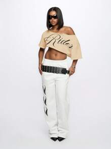 SUMWON WOMEN 超大露肩图案印花短款 T 恤秋季系列做旧毛边时尚宣言运动休闲都市风格 - 米色 - 查看 6