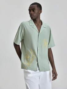Ontre Ropa de hombre nueva para el verano 2025, adecuada para vacaciones en la playa, ropa de club, atuendo de maestro, festival de música country, ropa de calle, estilo de Estocolmo, Día de la Independencia, camisa casual de manga corta con bordado floral y un solo bolsillo