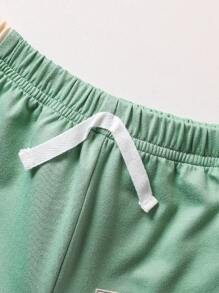 SHEIN Genkimix Kids 婴幼儿男童运动休闲 V 领短袖 T 恤和印花运动短裤套装，适合日常穿着、观看体育比赛、夏季 - 綠色 - 查看 7