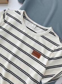 SHEIN 4 件套青少年男童休闲条纹狼印花圆领短袖 T 恤和裤子套装，适合通勤、上学、日常休闲和运动装，春夏季