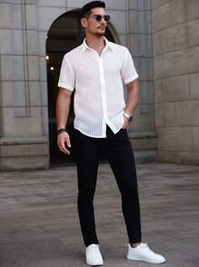 Manfinity RelaxMax Camisa casual de manga corta y un solo abotonadura de color liso para hombres, ideal para el verano