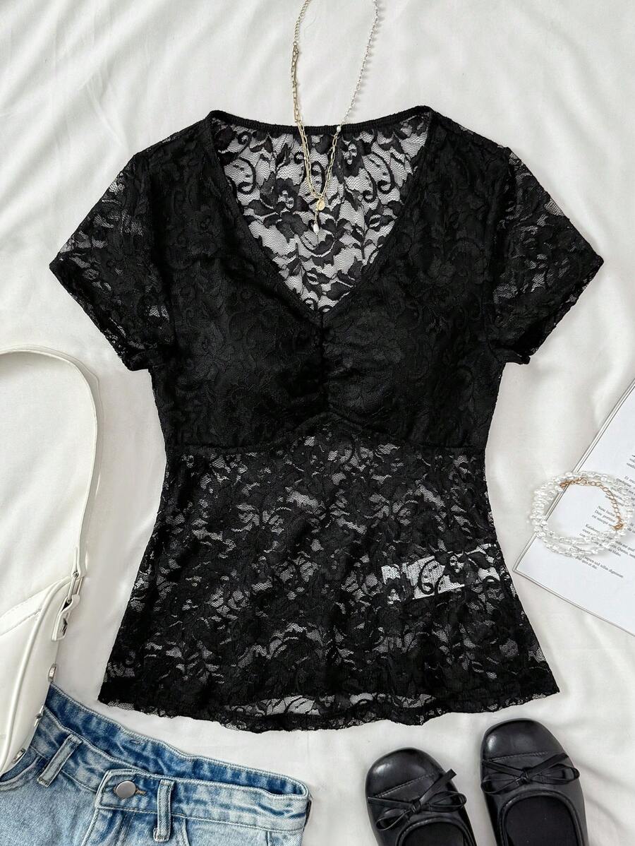 SHEIN 少女款黑色可爱蕾丝 V 领半透明蕾丝衬衫，学院风，优雅短袖蕾丝上衣 - 黑色 - 查看 1