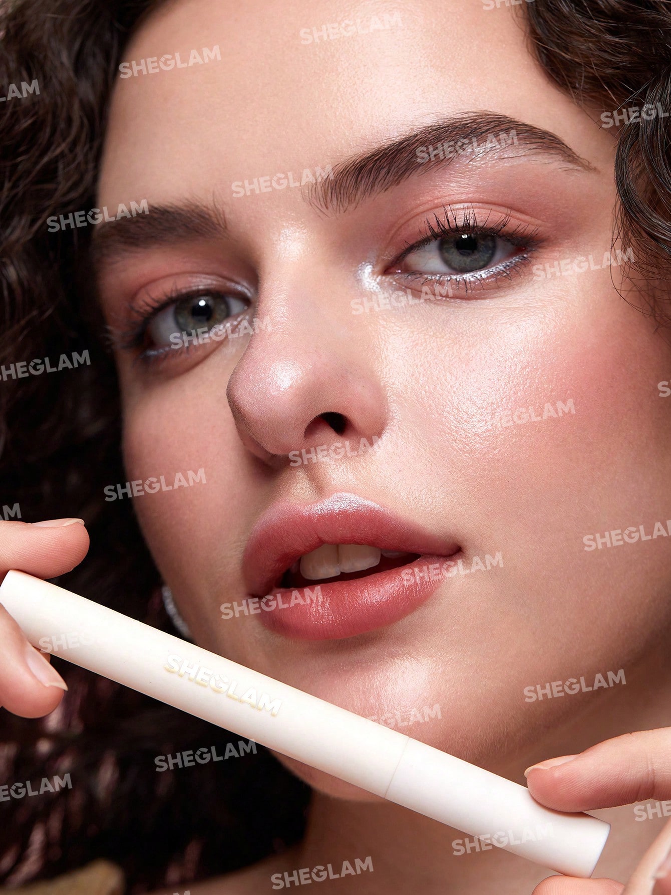 SHEGLAM قلم تحديد العين الكبير والساطع - برودة الج...