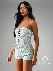 MISSGUIDED High Rise Porcelain Print Denim Mom Shorts With Corset Style Lace-Up Detail, Vintage-Inspired Summer Shorts With Aesthetic Floral Pattern - Blue and White - View 7