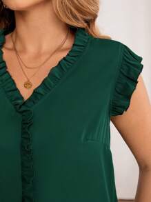 SHEIN Clasi 大码女式夏季纯色荷叶边V领短袖衬衫