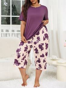 SHEIN Bộ đồ ngủ áo tay ngắn trơn và quần Capri in hoa cỡ lớn dành cho nữ, thường ngày, trang phục - Màu đỏ tím - Xem 3