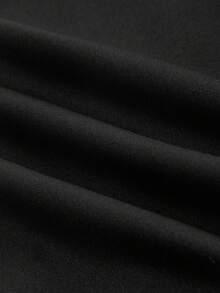 قصير صيفي أنيق و مبسط للتنحيف متوفر بألوان سادة للمقاسات الكبيرة - الأسود - مشاهدة 4