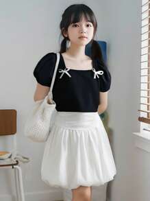 مجموعة تي شيرت بياقة مربعة وأكمام منفوشة وكم قصير بلون متماسك مع فيونكة زخرفية، وتنورة قصيرة خصر عالي بلون متماسك للفتيات موضة الكاجوال - أبيض وأسود - مشاهدة 5