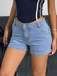 SHEIN Quần short denim cơ bản cạp thấp, túi xéo, màu xanh nhạt, dành cho nữ tuổi teen phong cách Y2K, thích hợp cho kỳ nghỉ hè, đi biển, dã ngoại, hòa nhạc, tiệc tùng, đi nhà thờ, lễ tốt nghiệp, thời trang đường phố, chuẩn bị cho năm học mới. - Rửa nhẹ - Xem 3