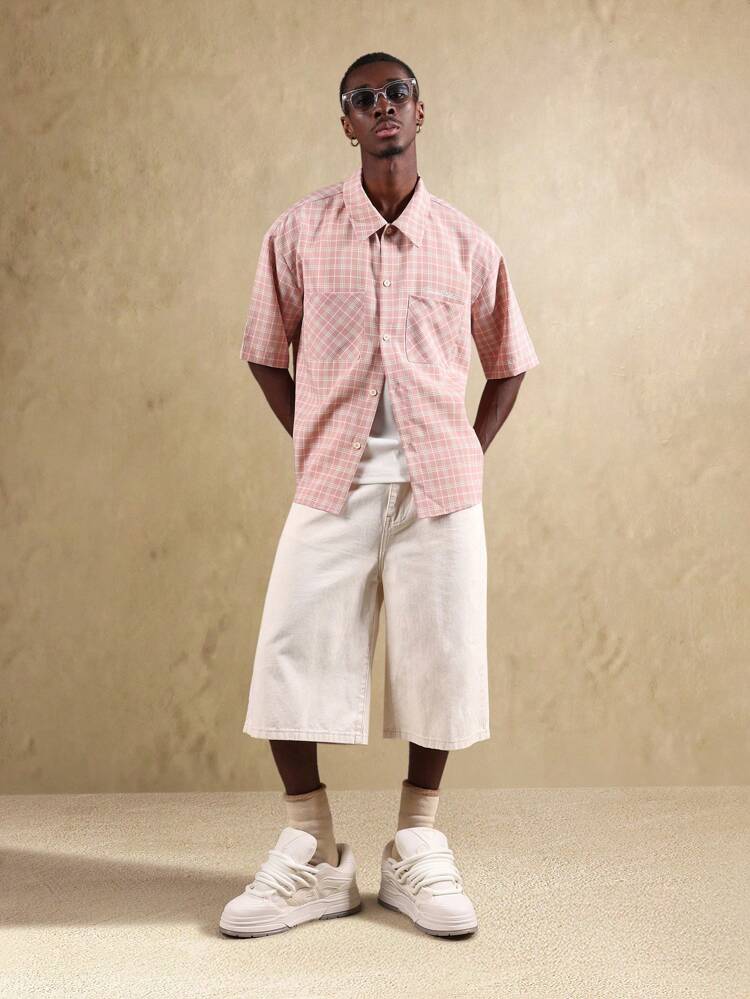 Camisa de manga curta com botões e bolso com estampa xadrez estilo vintage
