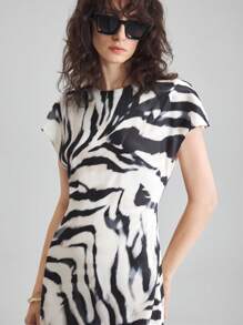 Ontre Vestido con estampado elegante y urbano, cuello redondo y mangas acampanadas, apropiado para otoño, Día del Maestro, Día de la Independencia, vestido largo, ropa de verano, material de crepé, vestido para ir a la oficina, nueva colección 2025