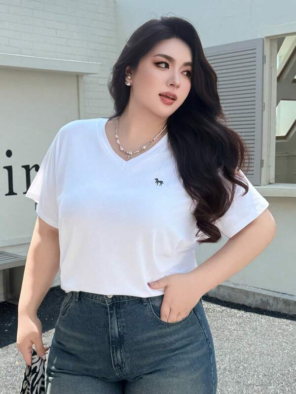 Dazy Plus Embroidery Decor V-Neck Loose White Short Sleeve T-Shirt