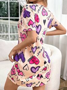 Snug Zone Camisón de cuello redondo de manga corta con estampado de corazón y letras - Multicolor - Ver 2