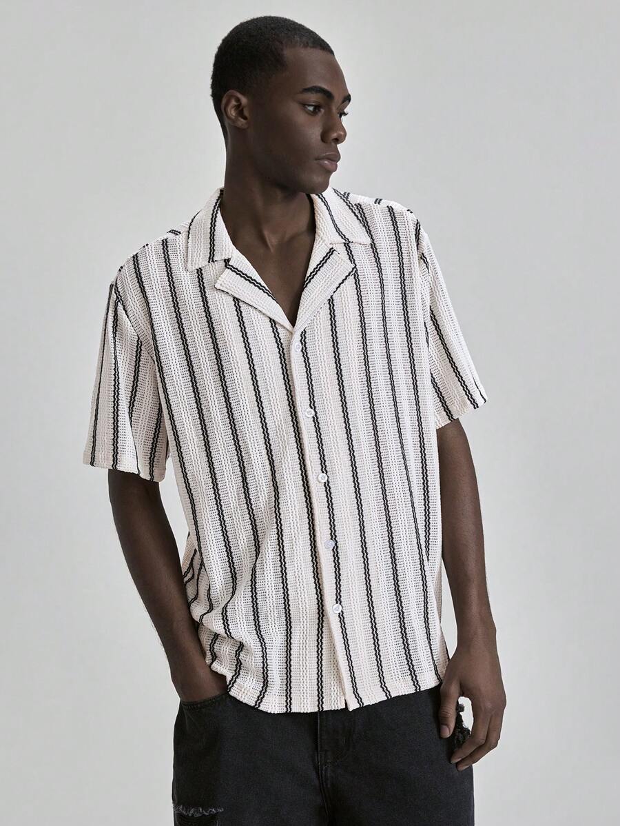 Ontre 2025 Herren gestreiftes Muster-Knopfhemd mit Kurzarm für den Lässig-Bereich, passend für den Unabhängigkeitstag, St. Johns Tag, Abschluss, Alltagstragen, niedliche Sommertops, T-Shirts, Herren Urlaub, Strandresort Bekleidung