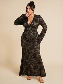 SHEIN BAE Plus Size Women Vacation Lace See-Through V-Neck Tight Fit Mini Dress, Spring/Summer,Fourth Of July Women,4th Of July,4th Of July Curve, Vacation,Vacay Outfits Women,Club Outfits Women Sexy,Birthday Dresses For Women,Airport Outfit For Wome,Graduation,Valentine's Day,Valentine Outfits For Women - Black - View 6