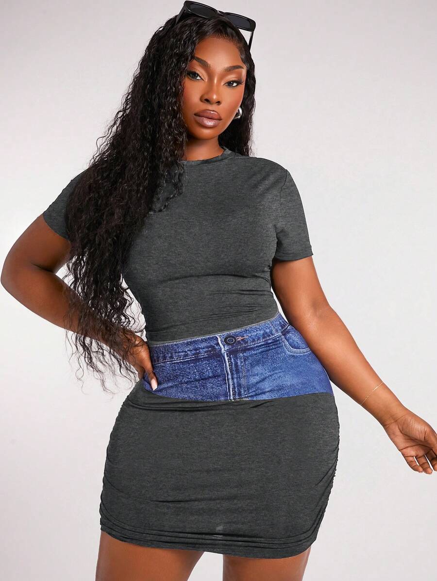 SHEIN SXY Bộ đồ hai mảnh dành cho nữ cỡ lớn, gồm áo crop top và chân váy phối vải giả denim in họa tiết, phù hợp cho mặc hàng ngày, lễ hội âm nhạc, buổi hòa nhạc, tiệc hóa trang, kỳ nghỉ biển, hẹn hò, sinh nhật, tiệc độc thân, câu lạc bộ, dễ thương, giản dị, mua sắm, thời trang đường phố, đi chơi, dễ phối đồ và giúp trông thon gọn, tôn dáng, tạo vóc dáng đẹp, bộ trang phục mùa hè 2 mảnh dành cho nữ. - Màu xám đen - Xem 1