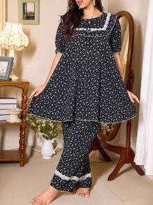 SHEIN طقم بيجامة بأعلى ذو رقبة دائرية وأكمام منتفخة مربوطة مع بنطلون، بطبعة زهور صغيرة للمقاسات الكبيرة - الأسود - مشاهدة 5