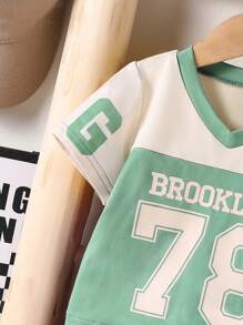 SHEIN Genkimix Kids 婴幼儿男童运动休闲 V 领短袖 T 恤和印花运动短裤套装，适合日常穿着、观看体育比赛、夏季 - 綠色 - 查看 5