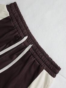 Manfinity Homme Conjunto informal para hombres de camiseta de manga corta con cuello redondo, estampado de rayas y palmas, y shorts con cordón en la cintura