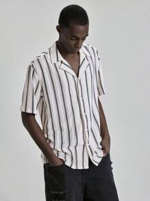 Ontre 2025 Herren gestreiftes Muster-Knopfhemd mit Kurzarm für den Lässig-Bereich, passend für den Unabhängigkeitstag, St. Johns Tag, Abschluss, Alltagstragen, niedliche Sommertops, T-Shirts, Herren Urlaub, Strandresort Bekleidung