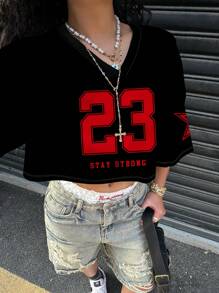 SHEIN EZwear 女士休闲V领宽松短款半袖网眼T恤，适合夏季运动，带有数字23和五角星图案 - 紅色和黑色 - 查看 3