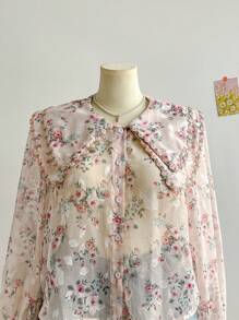 Soleia 女士加大码节日玫瑰印花半透明双层荷叶边喇叭袖衬衫，适合秋冬季和情人节 - 彩色 - 查看 6