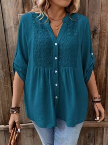 SHEIN LUNE 加大码撞色纽扣前V领蕾丝拼接3/4袖休闲度假衬衫女士夏季服装夏季服装女士服装女士上衣优雅女士夏季衬衫女士加大码服装正式女士加大码服装商务休闲女士上衣女士衬衫优雅女士衬衫优雅 - 水鴨藍 - 查看 3