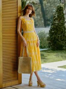 MOTF PREMIUM VÁY MIDI HỌA TIẾT HOA THÊU NƠ CHI TIẾT VÒNG XÒE - Màu vàng - Xem 6