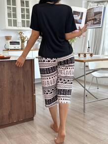 SHEIN Femmes Imprimé Tricoté Col Rond Poche Manches Courtes Et Pantalon Capri Ensemble De Pyjama 2 Pièces - Multicolore - Voir 2