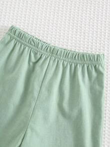 Cozy Pixies طقم (2 قطعة) من ملابس علوية ذو رقبة دائرية وأكمام قصيرة مع طباعة زهور وأشكال نباتية، وشورت خصر مطاطي للأطفال الصغار