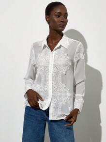 Aveloria Modichic Blusa elegante y refinada francesa de manga larga para mujeres, con detalles de encaje blanco de gasa semitransparente y bordados de alta gama - Blanco - Ver 6