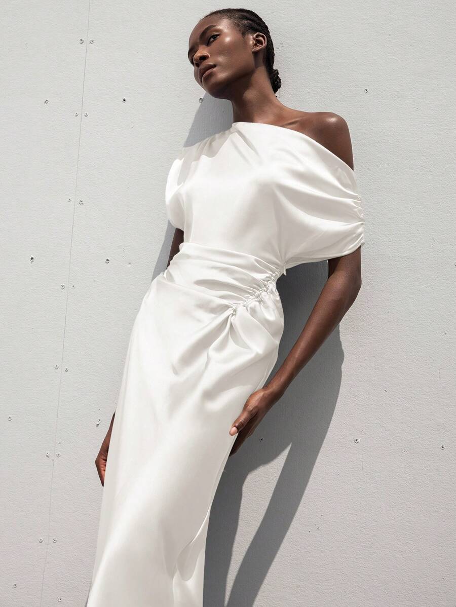 Aveloria Modichic Đầm dài bằng vải satin chéo vai không đối xứng cổ nhún eo thiết kế cho nữ - trắng - Xem 1