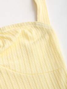 Sweetra 女士浪漫少女风露背前扣装饰收腰侧开衩短款连衣裙，纯色纹理 - 黃色 - 查看 4