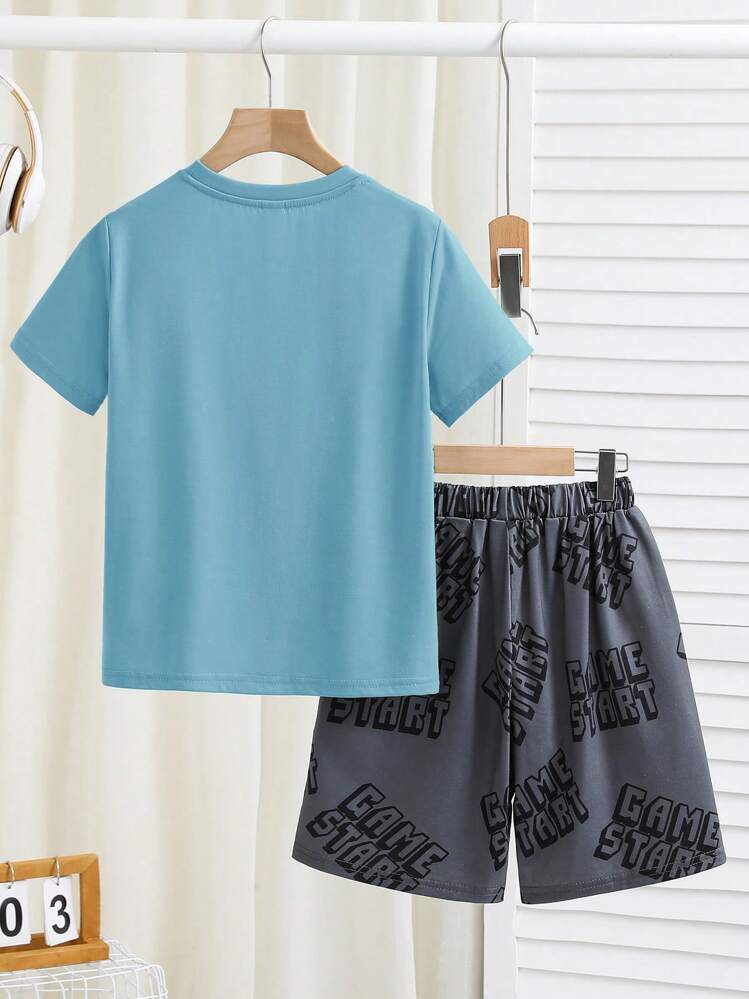 SHEIN Tween Boy – Kortärmad t-shirt med grafiskt tryck och shorts i två delar – pyjamasset - Blå - Visa 2