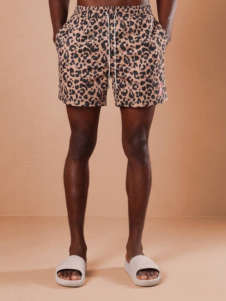 Shorts de playa con estampado de leopardo por encima de la rodilla para hombre