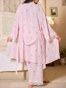 CottageSlumber 三件套加大码睡衣：蕾丝边条纹蝴蝶结印花吊带背心、长裤和系带睡袍，舒适优雅的细节设计，适合秋冬季穿着。