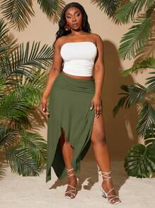 SHEIN SXY Jupe asymétrique fendue sexy de couleur unie pour femmes grandes tailles, nouvelle collection printemps-été 2025. Convient pour les vacances à la plage, les sorties en ville, les soirées, les anniversaires, les enterrements de vie de jeune fille. , décontractée, facile à assortir, affinante et mettant la silhouette en valeur.