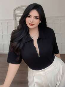 Dazy Plus Camiseta de manga corta con cuello liso y cremallera, ajuste holgado, tops de estilo universitario para el verano