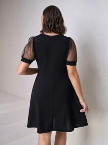 SHEIN Clasi Đầm Plus Size Tương phản Mesh cắt màu trơn Giải trí - màu đen - Xem 2