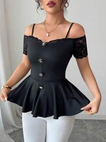 Elenzga Blusa casual de verano para mujer con hombros descubiertos, adorno de encaje, mangas cortas y detalles de botones - Negro - Ver 5