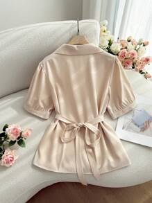 SHEIN Privé 大码女式金属扣装饰腰带修身短袖衬衫，适合春夏季通勤、办公室、休闲场合 - 杏色 - 查看 3